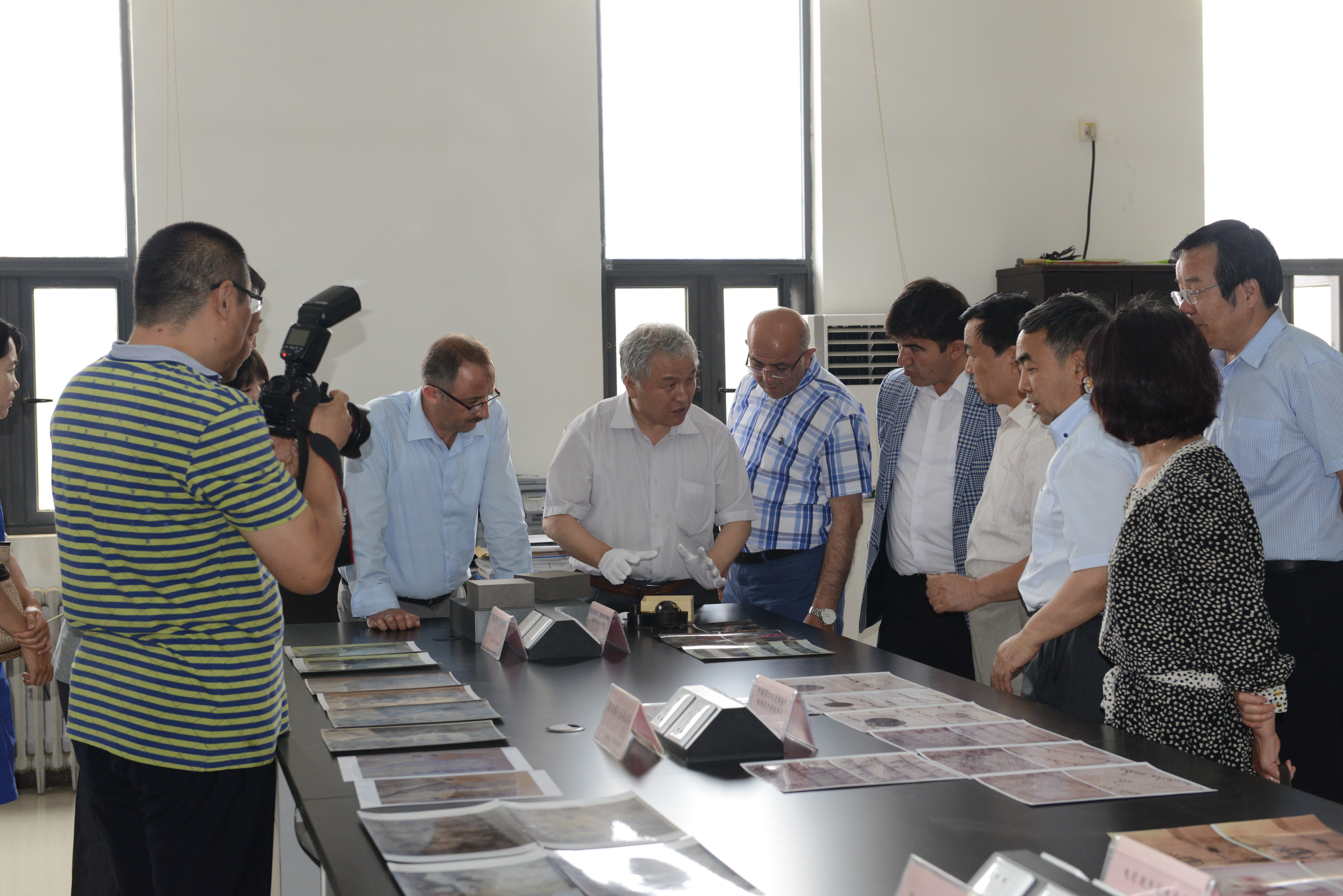 E:\网站建设\首页云顶国际vip.888动态\2015-6-20土耳其国家档案总局局长访问我中心\土耳其国家档案总局局长访问我中心\参观影像档案修复现场.JPG E:\网站建设\首页云顶国际vip.888动态\2015-6-20土耳其国家档案总局局长访问我中心\土耳其国家档案总局局长访问我中心\参观影像档案修复现场.JPG