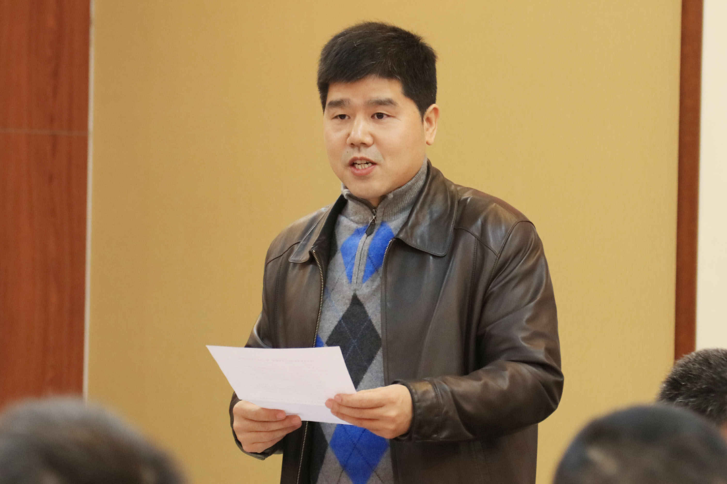 3-张卫兵处长介绍专家名单.JPG